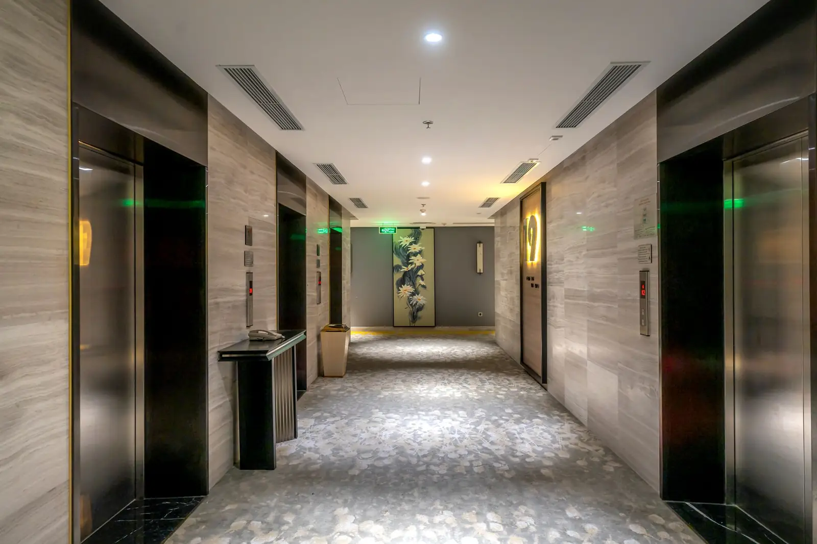 NorvellianroyalHaven interior corridor